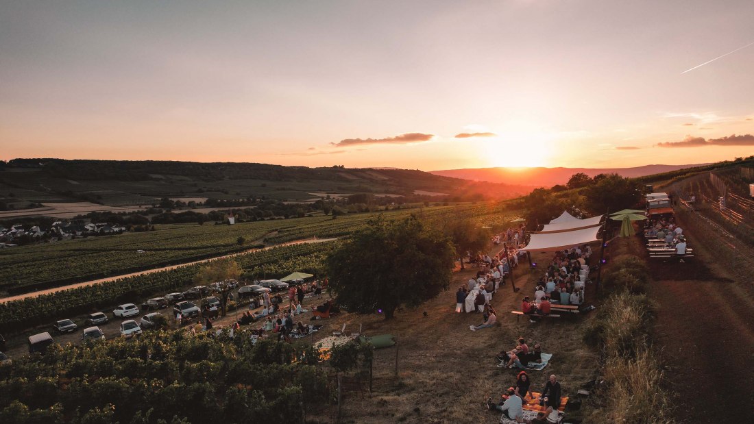 Weingut Singer-Fischer_Bocksteinfest bei Sonnenuntergang, © Max Singer-Fischer