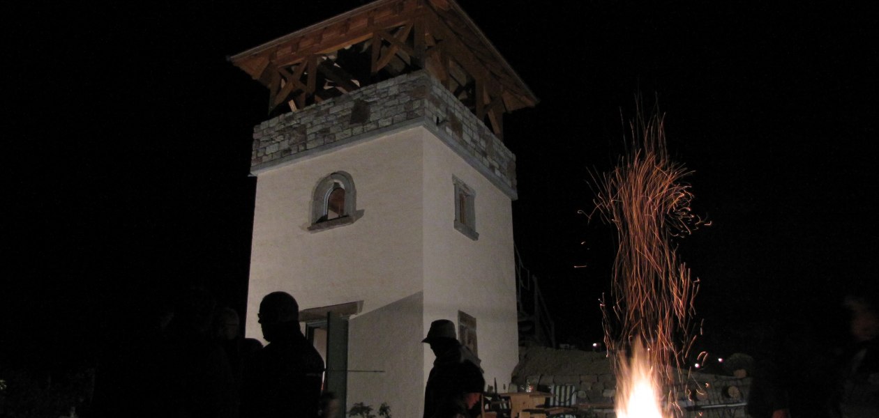 Familienweingut Dechent_Turm_Dunkel