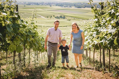 Weingut Abthof_Familie im Weinberg, © Weingut Abthof