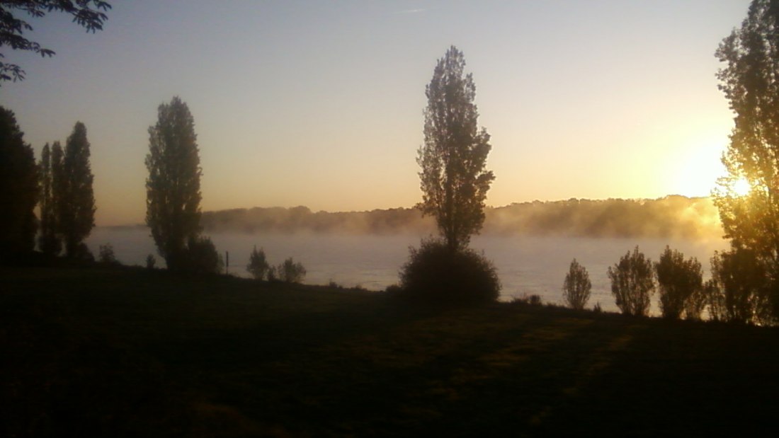 Weingut Pfleger_Sonnenaufgang am Rhein, © Weingut Pfleger