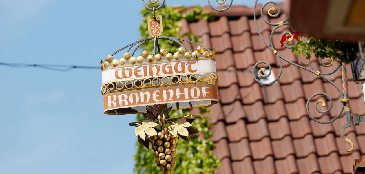 Weingut Kronenhof_Schild, © Weingut Kronenhof